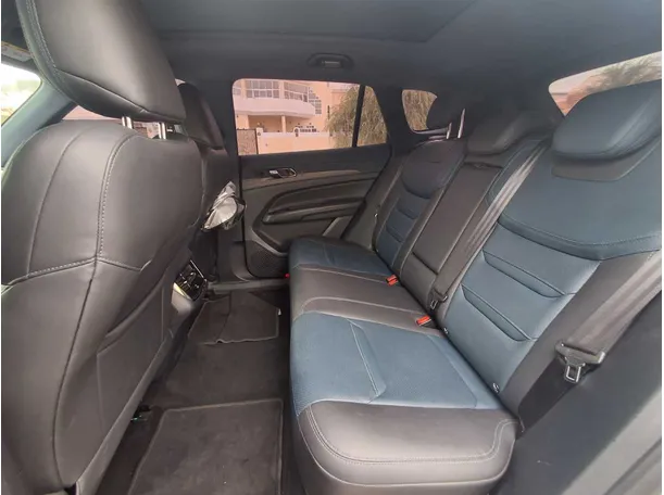 Car image 13