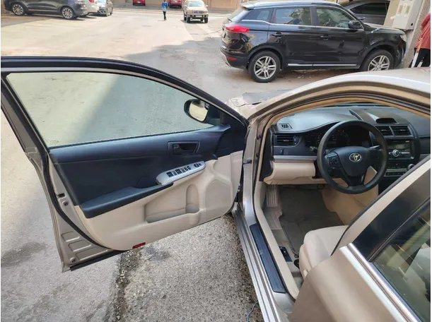 Car image 11