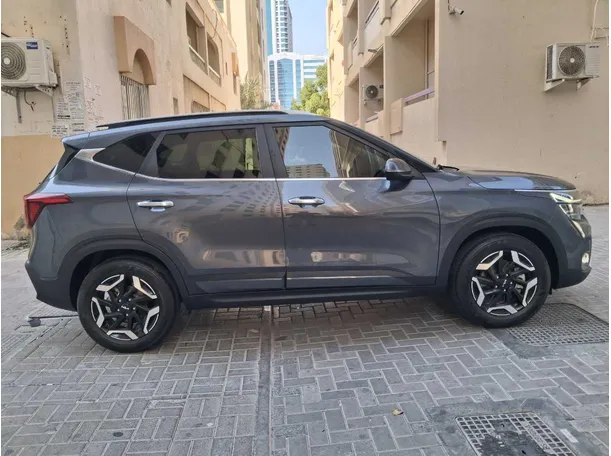 Car image 8