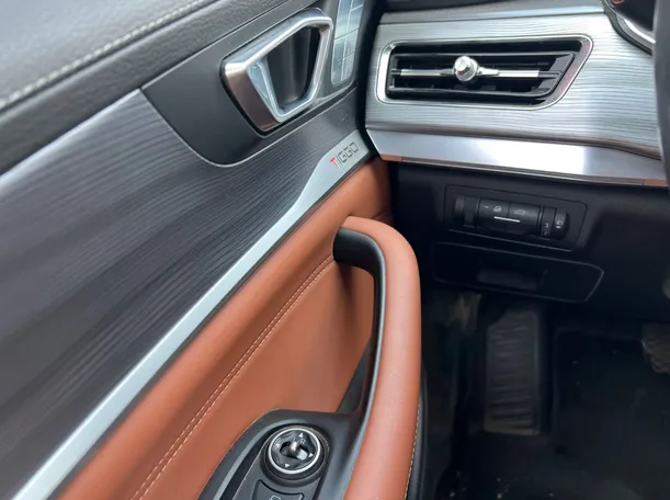 Car image 25