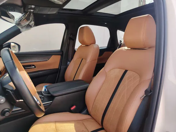 Car image 12