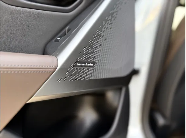 Car image 35