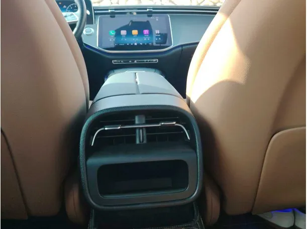 Car image 24