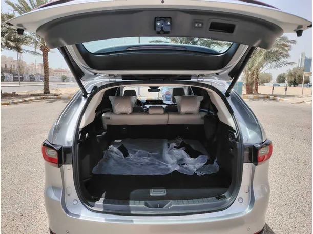 Car image 23