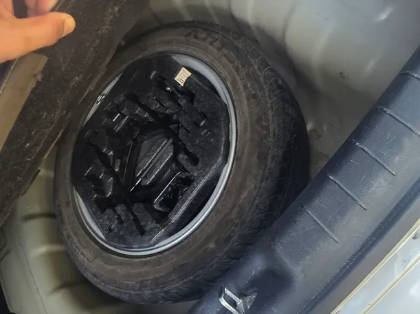 Car image 8