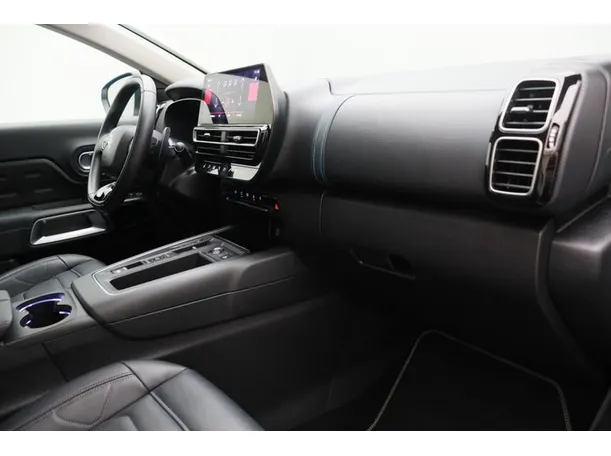 Car image 10
