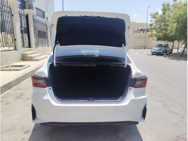 Car image 24