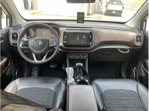 Car image 17
