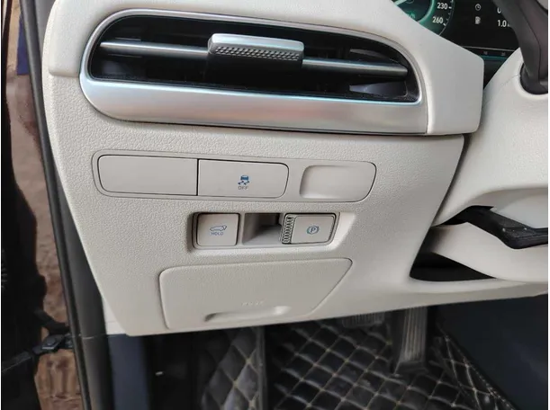 Car image 28
