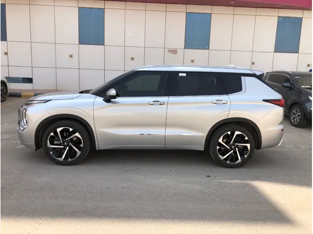 Car image 8