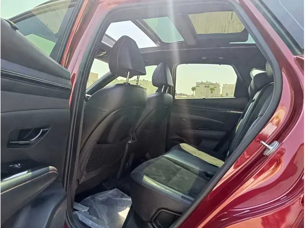 Car image 19