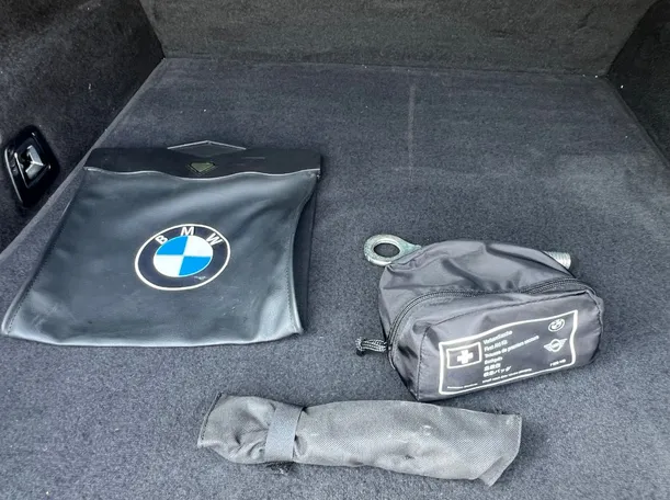 Car image 25