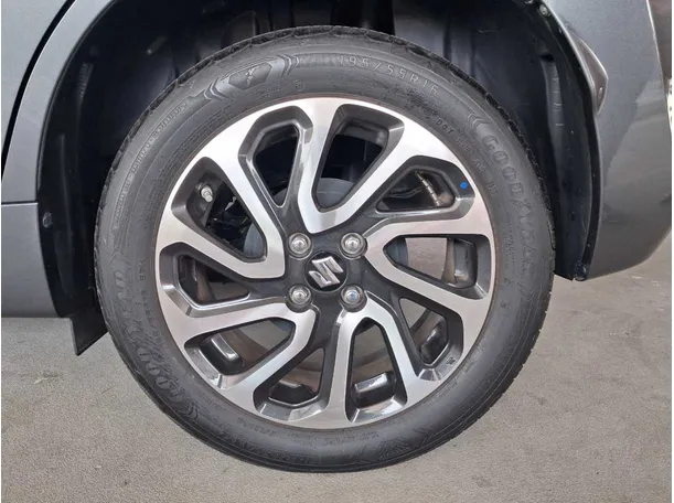 Car image 9