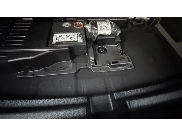 Car image 24