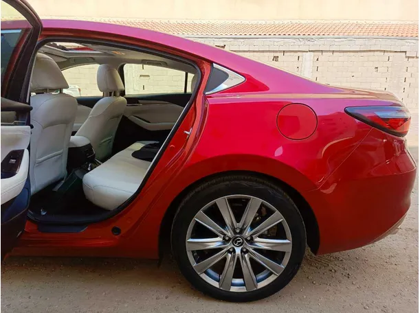 Car image 16
