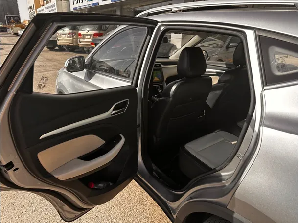 Car image 13