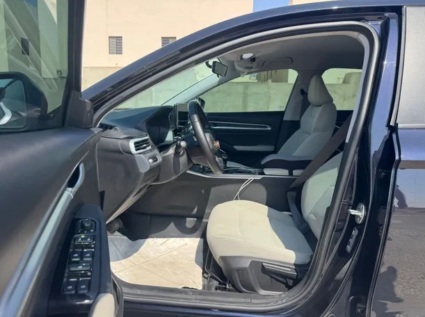 Car image 12