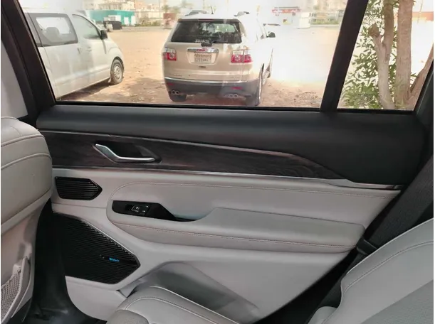 Car image 39