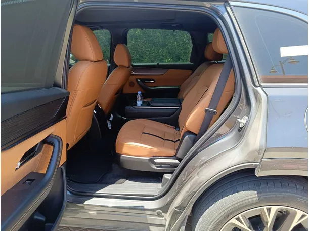 Car image 18