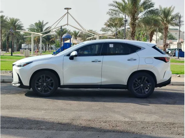 Car image 8