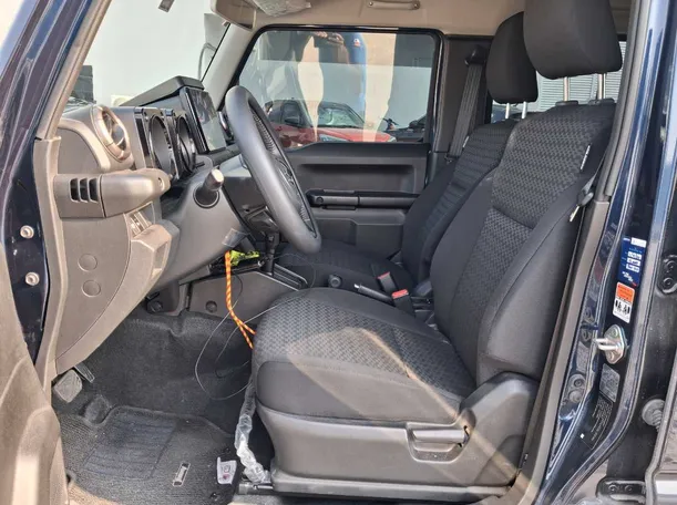 Car image 12