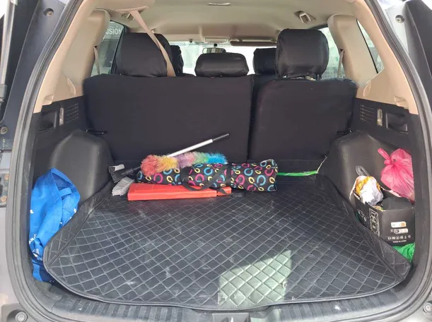 Car image 17