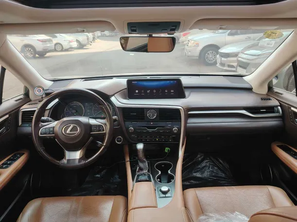 Car image 18