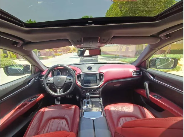 Car image 17