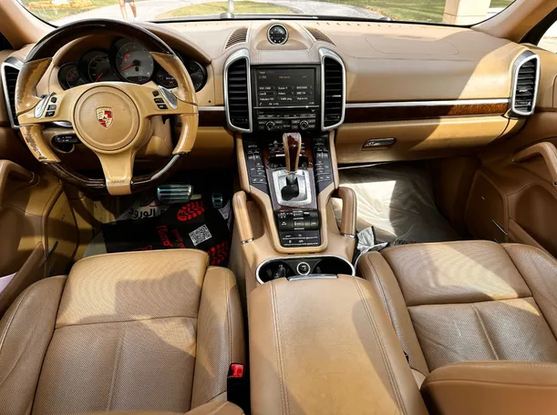 Car image 17