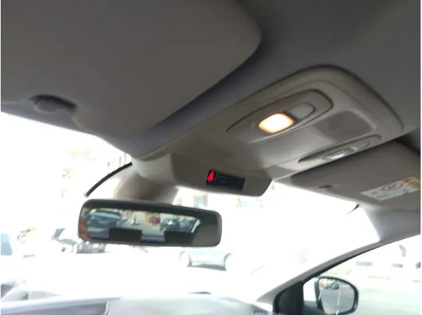 Car image 30