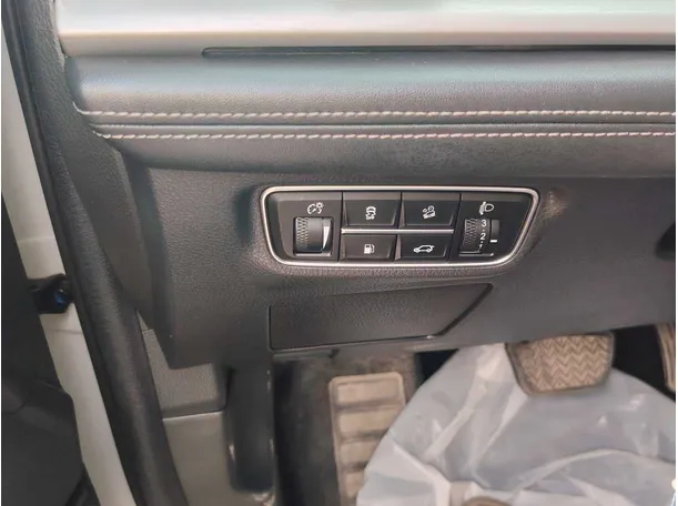 Car image 27
