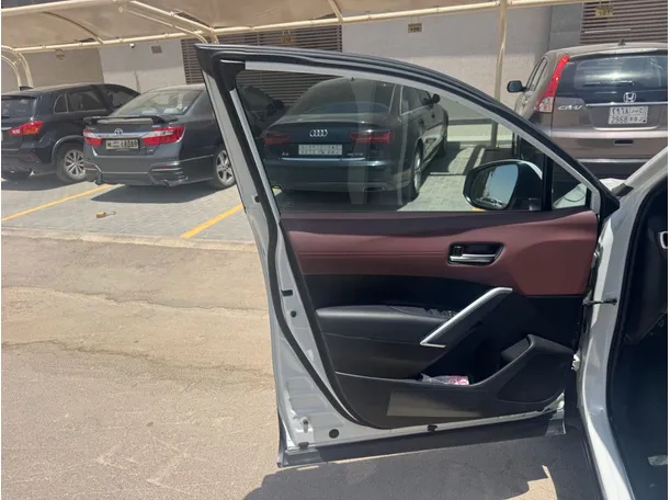 Car image 10