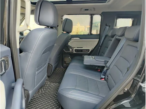 Car image 15
