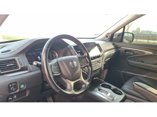 Car image 11