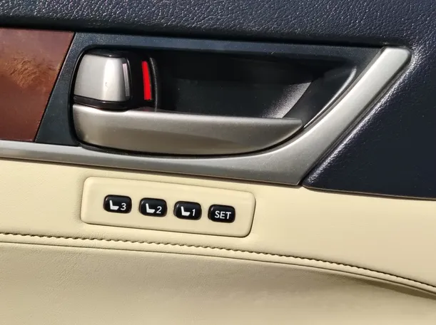 Car image 27
