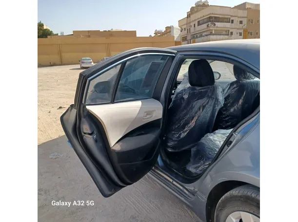 Car image 14