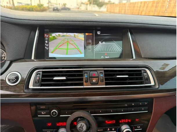 Car image 26