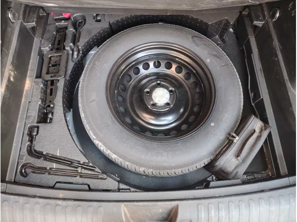 Car image 35