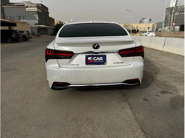 Car image 6
