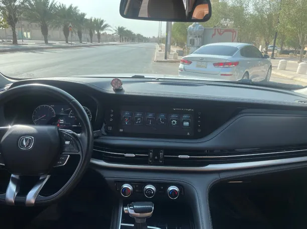 Car image 19