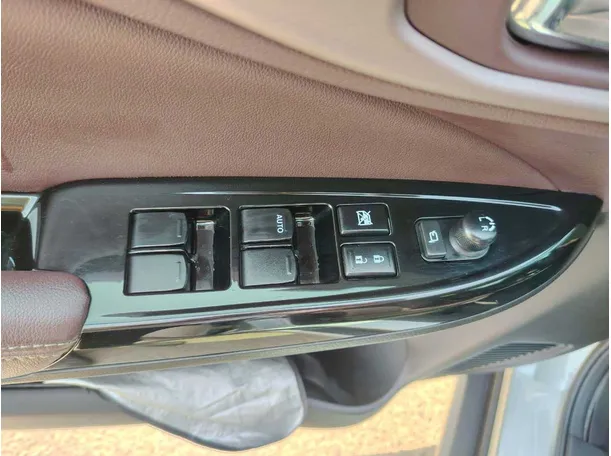 Car image 32