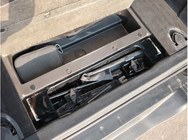 Car image 36