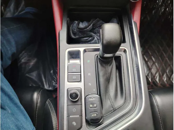 Car image 24