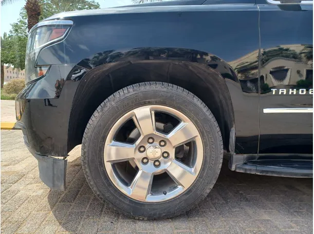 Car image 9