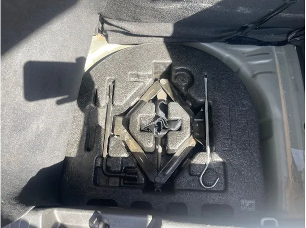 Car image 23