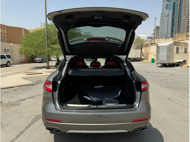 Car image 22