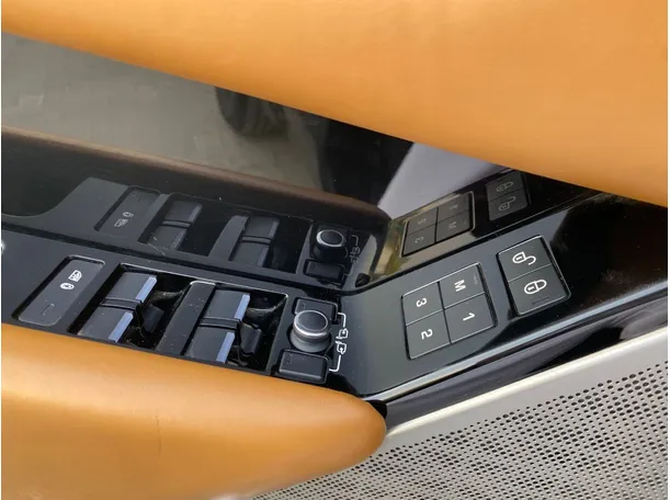 Car image 28