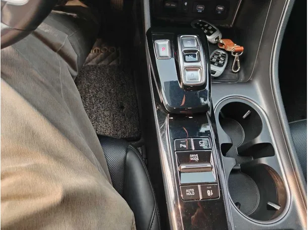 Car image 22