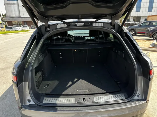 Car image 23