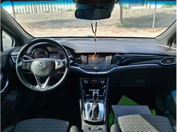 Car image 15